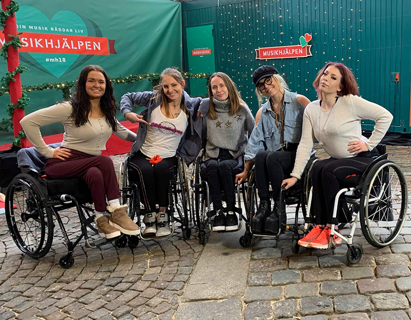 Tjejerna i Girls on Wheels på Musikhjälpen 2018 "Alla har rätt att funka olika" där de medverkade