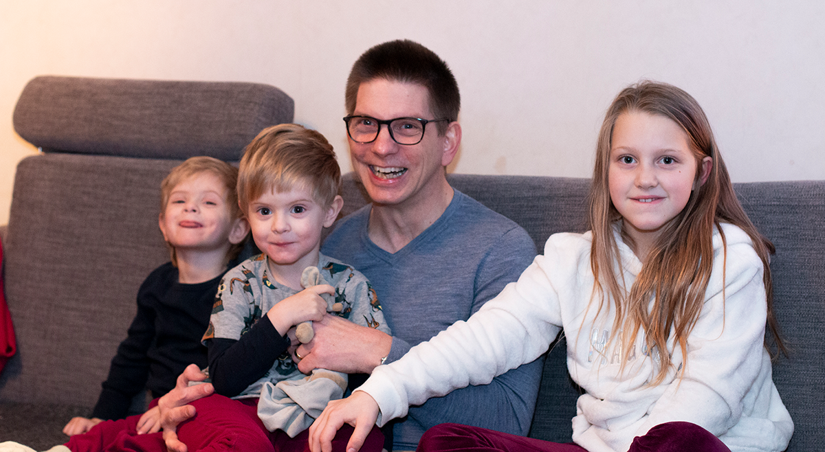 Anders Karlsson med sina barn